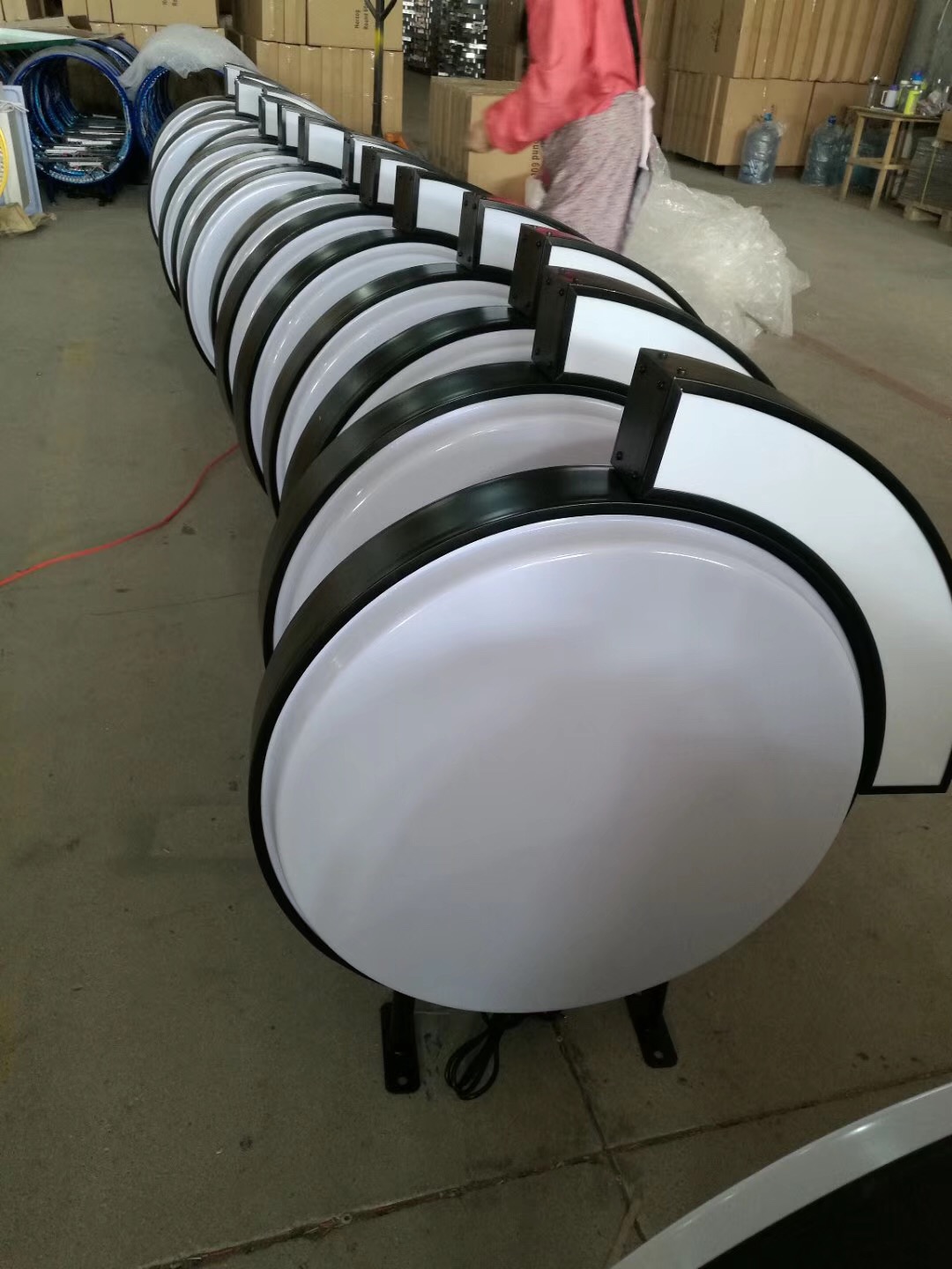 Vacuum forming a double-sided LED light box